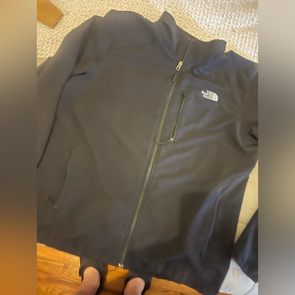 Men’s North Face Lightweight jacket.